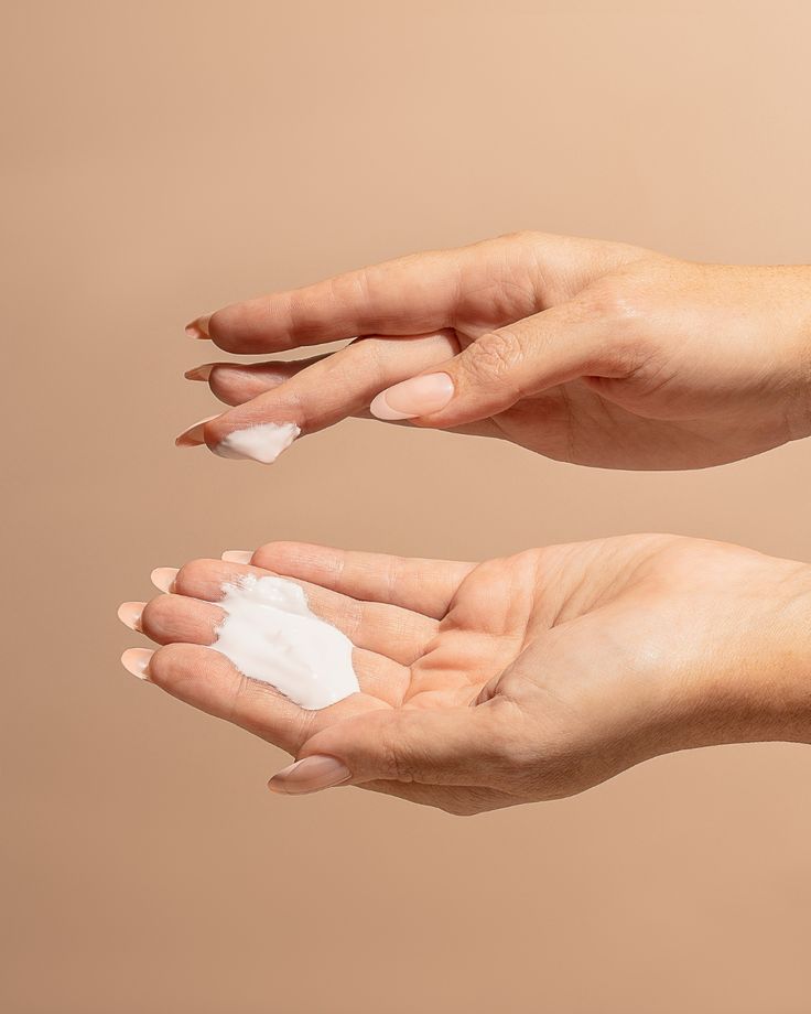MOISTURIZERS & CREAMS